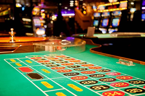 winlotre mobile app interface showing live casino tables and sportsbook markets